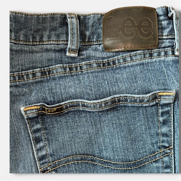 Men’s Lee Jeans Regular Fit Medium Wash Straight Leg 36x29 (Fits 34 Waist) - Picture 3 of 8